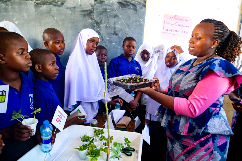 Bertha Laswai, Research Technician at IITA demonstrates to students the propagation technique for cassava seeds multiplication (Photo credit: IITA/Hadi Rashid)