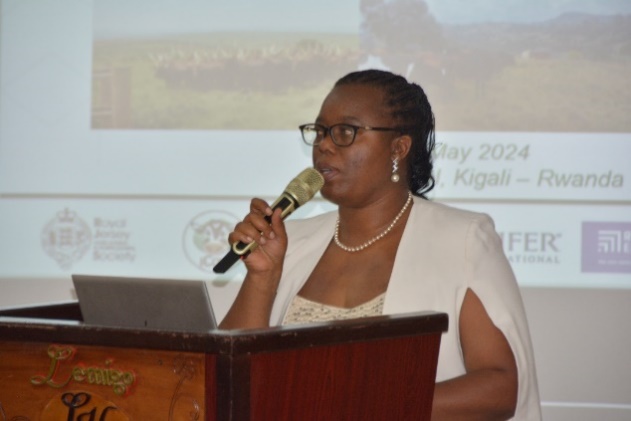Solange Uwituze, director general of the Rwanda Agriculture and Animal Resources Development Board (RAB), speaking at the launch event in Kigali, Rwanda (Photo: Fenja Tramsen/ ILRI).