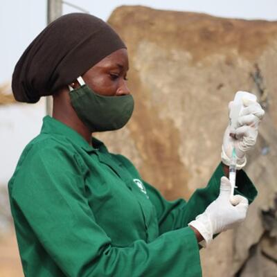 A woman vet prepares vaccine for delivery