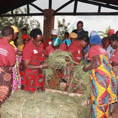 Members of Kigamba Cooperative of Cankuzo Province after a success hay preparation session during the training