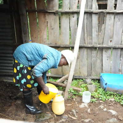 Caroline preparing milk for sale (photo credit: ILRI/Polycarp Otieno).