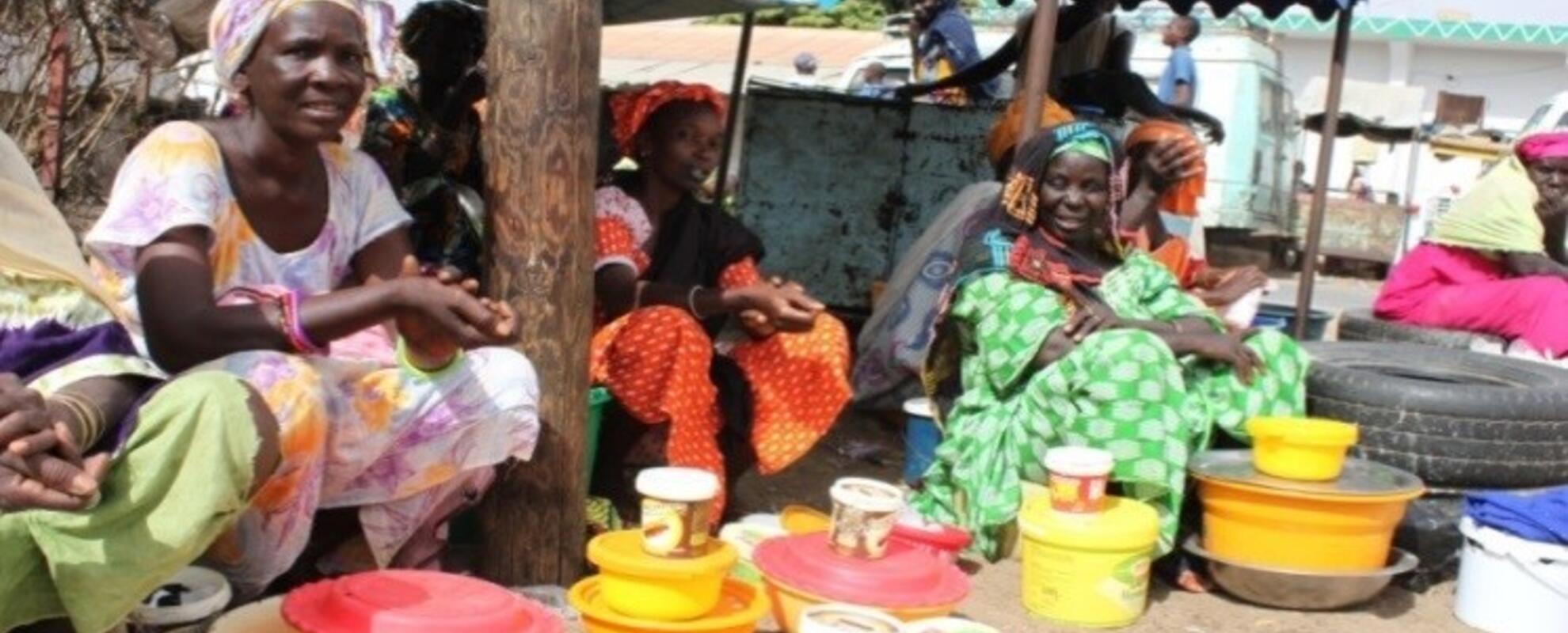 Selling milk in a Senegal market (ILRI / Karen Marshall).