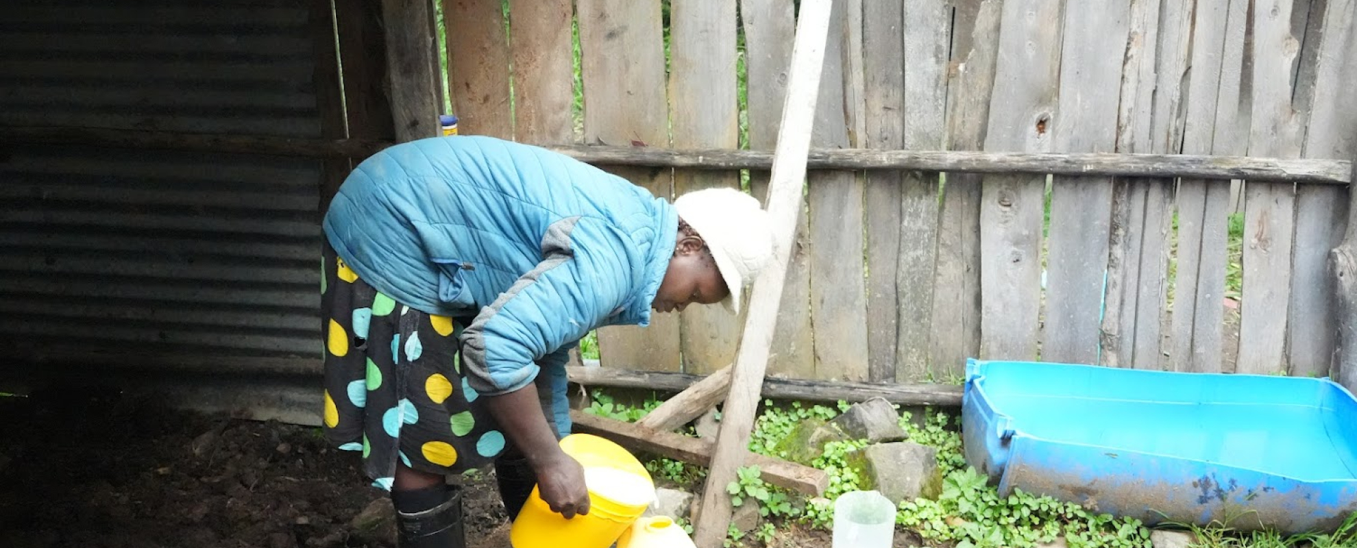Caroline preparing milk for sale (photo credit: ILRI/Polycarp Otieno).